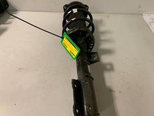 Begagnade Stötdämpare, höger fram Hyundai Tucson (NX) 1.6 T-GDI Hybrid 48V Pris € 250,00 Marginaltabell erbjuds av DVZ Carparts