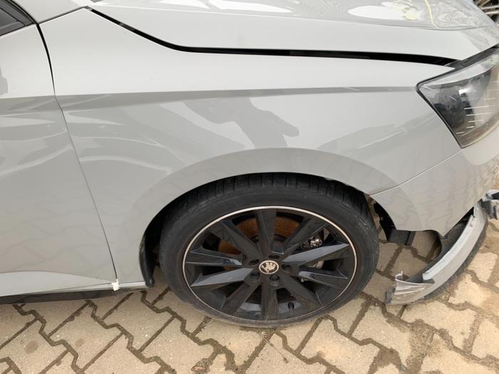 Framskärm, höger från en Skoda Fabia III (NJ3) 1.0 TSI 12V 2018