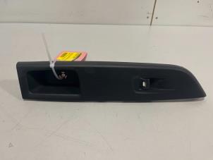 Begagnade Brytare, eldrivna fönster Opel Corsa F (UB/UH/UP) 1.2 Turbo 12V 100 Pris € 49,99 Marginaltabell erbjuds av DVZ Carparts