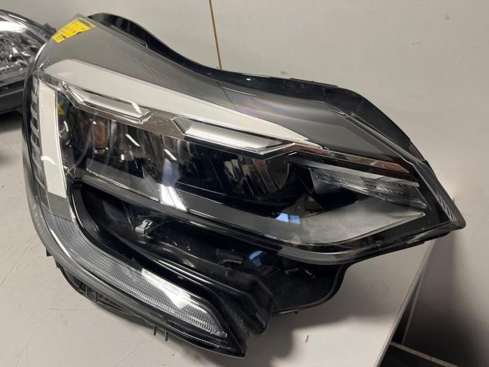 Koplamp rechts van een Renault Captur II (RJB) 1.0 TCe 90 12V 2021