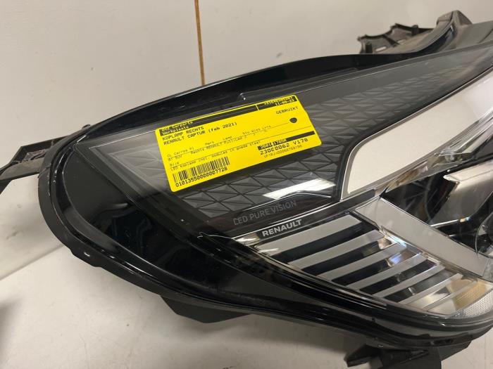 Koplamp rechts van een Renault Captur II (RJB) 1.0 TCe 90 12V 2021