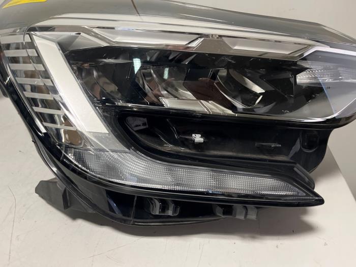 Koplamp rechts van een Renault Captur II (RJB) 1.0 TCe 90 12V 2021