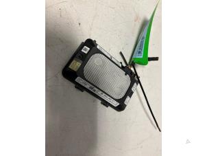 Begagnade Trådlös laddare Volkswagen T-Roc I 1.0 TSI 12V Pris € 18,14 Inklusive moms erbjuds av DVZ Carparts