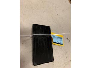 Gebruikte Draadloze oplader Seat Ibiza V (KJB) 1.0 TSI 12V Prijs € 49,58 Margeregeling aangeboden door DVZ Carparts