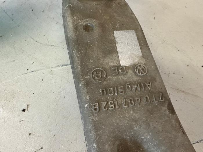 Triangel rechts-voor van een Volkswagen Multivan T7 1.4 eHybrid 16V 2023