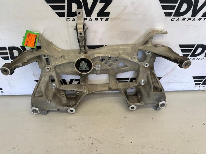 Subframe van een Volkswagen Multivan T7 1.4 eHybrid 16V 2023
