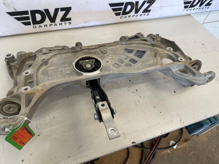 Subframe van een Volkswagen Multivan T7 1.4 eHybrid 16V 2023