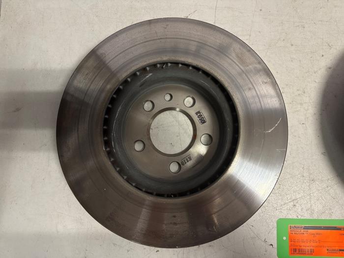 Remschijf voor van een Volkswagen Multivan T7 1.4 eHybrid 16V 2023