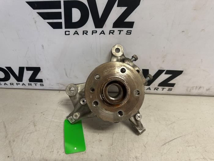 Fusee rechts-voor van een Volkswagen Multivan T7 1.4 eHybrid 16V 2023