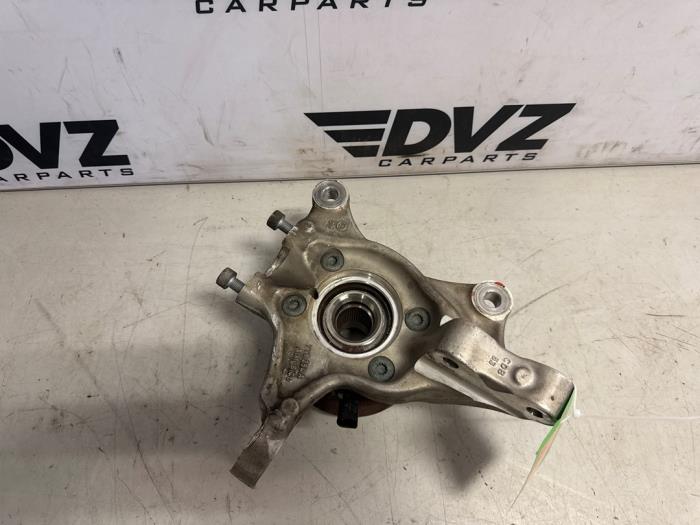 Fusee rechts-voor van een Volkswagen Multivan T7 1.4 eHybrid 16V 2023