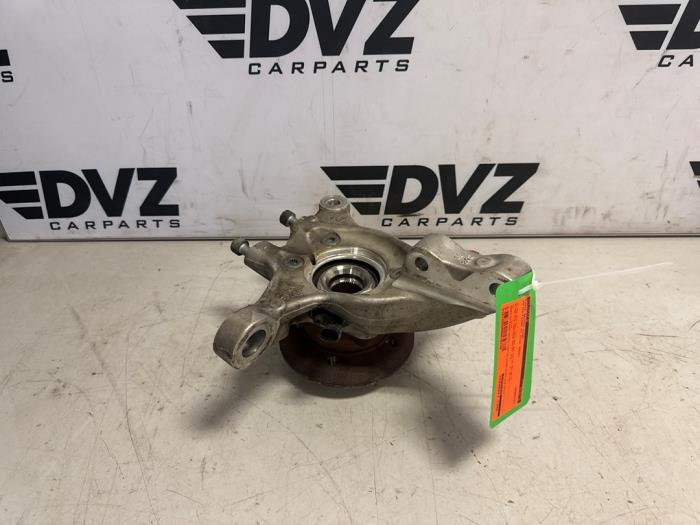 Fusee rechts-voor van een Volkswagen Multivan T7 1.4 eHybrid 16V 2023