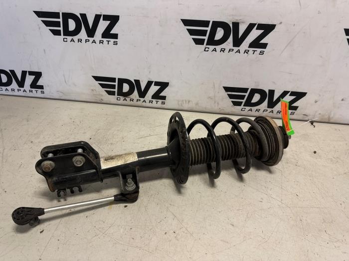 Schokdemper rechts-voor van een Volkswagen Multivan T7 1.4 eHybrid 16V 2023