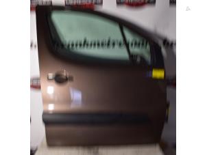 Używane Drzwi prawe przednie wersja 4-drzwiowa Peugeot Partner Cena € 302,50 Z VAT oferowane przez Autoafbraak Meiresonne