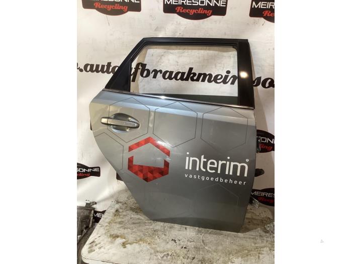 Portier 4Deurs rechts-achter van een Toyota Auris Touring Sports (E18) 1.2 T 16V 2018