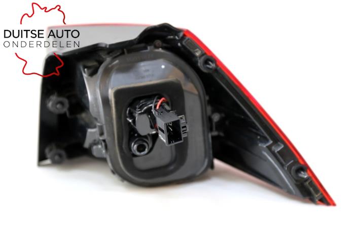 Achterlicht links van een Volkswagen Golf VII (AUA) 1.4 TSI 16V 2016