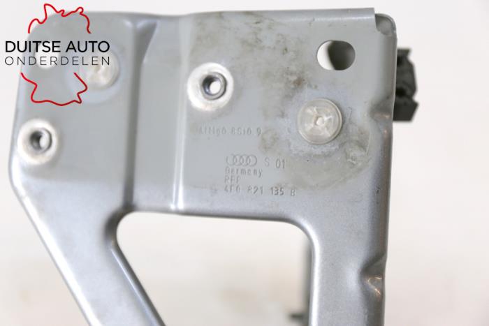 Schermdrager links-voor van een Audi A6 Avant (C6) 2.0 TDI 16V 2010