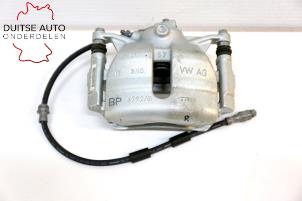 Używane Zacisk hamulcowy prawy przód Volkswagen T-Roc I 1.0 TSI 12V BlueMotion Cena € 48,40 Z VAT oferowane przez Duitse Auto Onderdelen