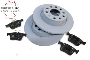 Begagnade Bromsskiva + kloss bak Volkswagen Golf VII (AUA) 1.6 TDI BlueMotion 16V Pris € 121,00 Inklusive moms erbjuds av Duitse Auto Onderdelen