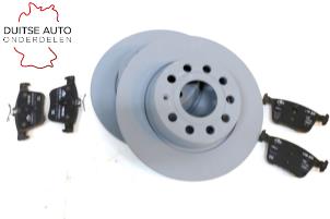 Begagnade Bromsskiva + kloss bak Volkswagen Golf VII (AUA) 1.2 TSI 16V Pris € 121,00 Inklusive moms erbjuds av Duitse Auto Onderdelen
