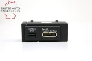 Begagnade AUX/USB-anslutning Audi A3 Limousine (8VS/8VM) 1.8 TFSI 16V Pris € 99,99 Inklusive moms erbjuds av Duitse Auto Onderdelen