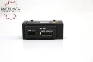 Begagnade AUX/USB-anslutning Audi A3 (8V1/8VK) 1.6 TDI Ultra 16V Pris € 99,99 Inklusive moms erbjuds av Duitse Auto Onderdelen
