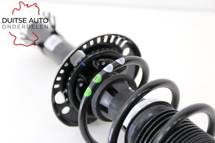 Schokdemper links-voor van een Volkswagen Up! (121) 1.0 TSI 12V 2018