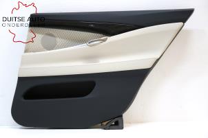 Używane Tapicerka drzwi prawych tylnych wersja 4-drzwiowa BMW 5 serie Gran Turismo (F07) 550i V8 32V TwinPower Turbo Cena € 60,50 Z VAT oferowane przez Duitse Auto Onderdelen