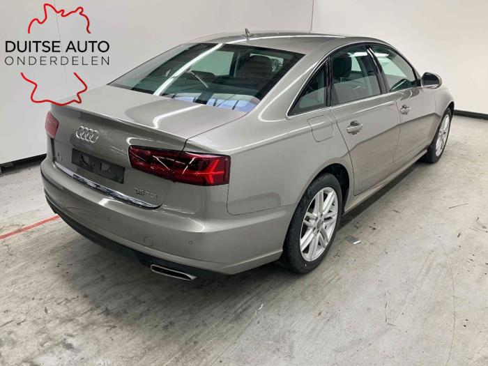 Puerta de 4 puertas derecha detrás de un Audi A6 (C7) 2.0 TDI 16V 2017