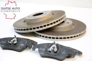 Begagnade Bromsskiva + kloss fram Audi A6 (C7) 2.0 TDI 16V Pris € 242,00 Inklusive moms erbjuds av Duitse Auto Onderdelen
