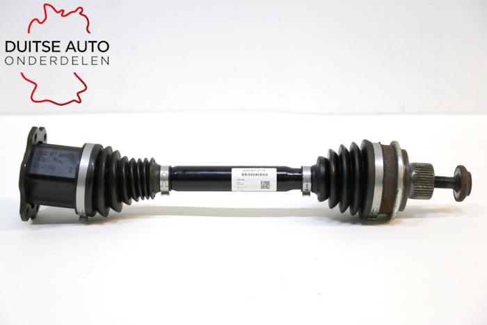 Drivaxel, vänster fram från en Audi A4 Quattro (B9) 2.0 TFSI 16V 2016