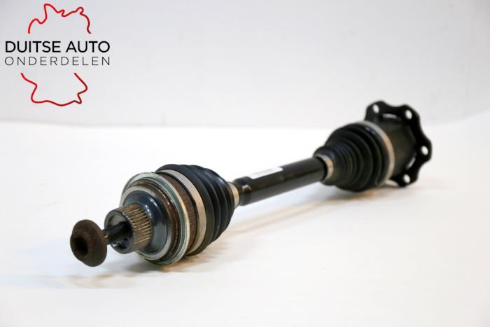 Drivaxel, vänster fram från en Audi A4 Quattro (B9) 2.0 TFSI 16V 2016