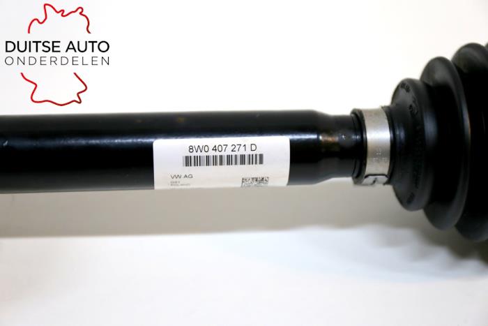 Drivaxel, vänster fram från en Audi A4 Quattro (B9) 2.0 TFSI 16V 2016