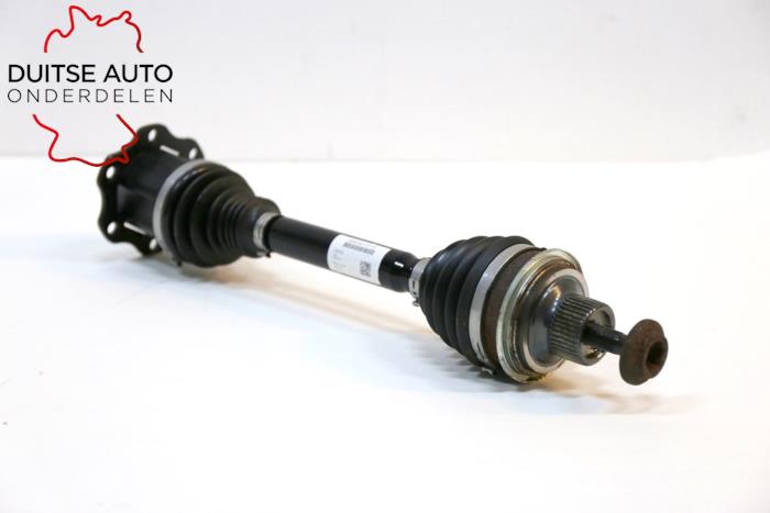 Drivaxel, vänster fram från en Audi A4 Quattro (B9) 2.0 TFSI 16V 2016