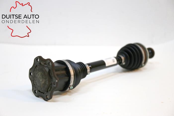 Drivaxel, vänster fram från en Audi A4 Quattro (B9) 2.0 TFSI 16V 2016