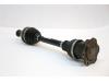 Drivaxel, vänster fram från en Audi A4 Quattro (B9) 2.0 TFSI 16V 2016
