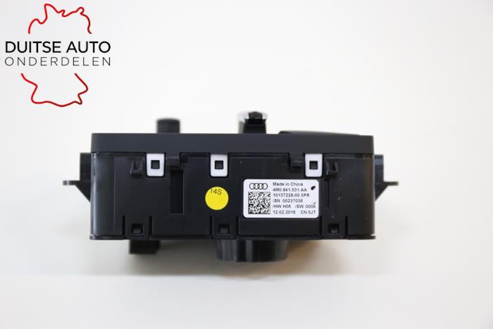 Ljusbrytare från en Audi A4 Quattro (B9) 2.0 TFSI 16V 2016