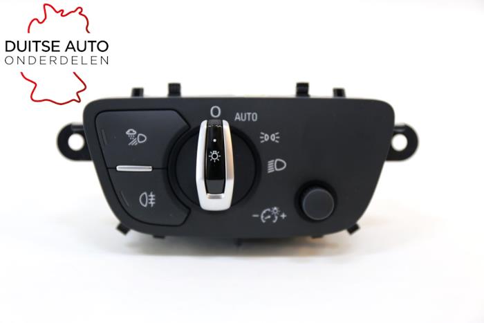 Ljusbrytare från en Audi A4 Quattro (B9) 2.0 TFSI 16V 2016