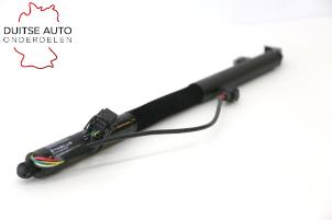 Gebruikte Sluithulpmotor achterklep Audi RS7 Sportback (4GA/4GF) 4.0 V8 TFSI Performance 32V Prijs € 181,50 Inclusief btw aangeboden door Duitse Auto Onderdelen