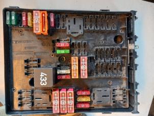 Begagnade Säkringsbox Volkswagen Touran (1T1/T2) Pris € 60,00 Marginaltabell erbjuds av Umit Sloperij