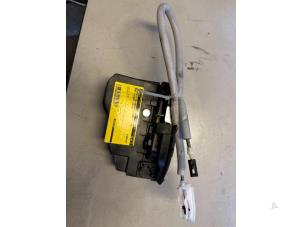 Begagnade Dörrlåsmekanism, 2-dörrars, höger BMW 1 serie (F21) Pris € 85,00 Marginaltabell erbjuds av Umit Sloperij