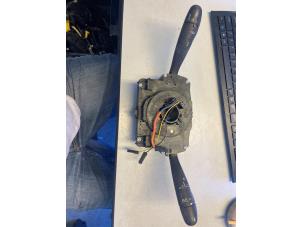 Używane Przelacznik Combi kolumny kierownicy Citroen C2 (JM) 1.1 Cena € 30,00 Procedura marży oferowane przez Umit Sloperij