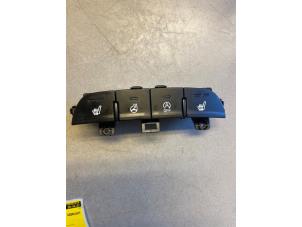 Gebruikte Stoelverwarmings Schakelaar Kia Picanto (JA) 1.0 T-GDI 12V Prijs € 40,00 Margeregeling aangeboden door Umit Sloperij