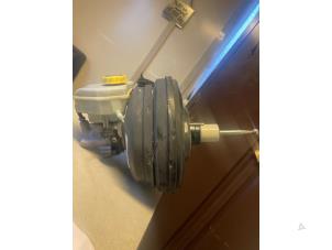 Gebruikte Rembekrachtiger Volkswagen Touareg (7PA/PH) 3.0 TDI V6 24V Prijs € 150,00 Margeregeling aangeboden door Umit Sloperij