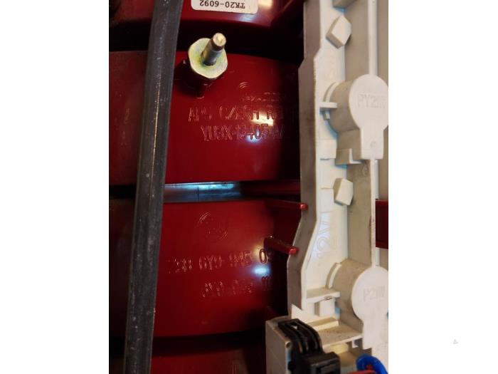 Achterlicht links van een Skoda Fabia (6Y2) 1.2 HTTP 2002