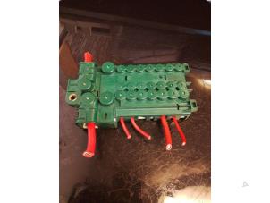 Gebruikte Stroomverdeler BMW 5 serie (E39) 540i 32V Prijs € 25,00 Margeregeling aangeboden door Umit Sloperij