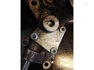 Gebruikte Dieselpomp Volkswagen Passat (3C2) 1.9 TDI Prijs € 90,00 Margeregeling aangeboden door Umit Sloperij