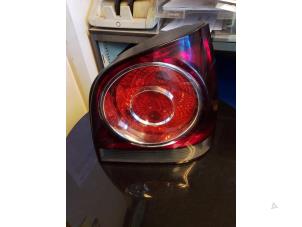 Gebruikte Achterlicht rechts Volkswagen Polo IV (9N1/2/3) 1.4 16V 75 Prijs € 20,00 Margeregeling aangeboden door Umit Sloperij