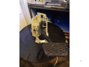 Gebruikte Koppelingspedaal BMW 5 serie (E60) 530d 24V Prijs € 25,00 Margeregeling aangeboden door Umit Sloperij