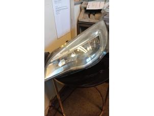 Begagnade Strålkastare, vänster Opel Astra J (PC6/PD6/PE6/PF6) 1.4 16V ecoFLEX Pris € 100,00 Marginaltabell erbjuds av Umit Sloperij