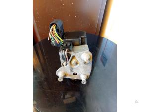 Używane Pompa ABS Mercedes A (W168) 1.7 A-170 CDI 16V Cena € 20,00 Procedura marży oferowane przez Umit Sloperij